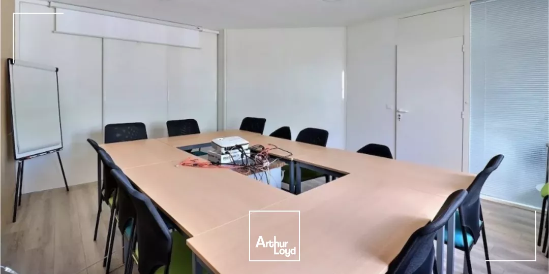 À LOUER : Bureaux de 81 m² + 4 places de parking privatives avec accès direct, SAINT-ETIENNE TECHNOPOLE