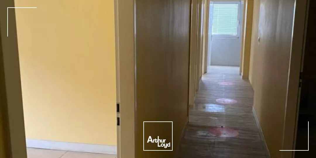 BUREAUX 195 M2 ( Zac de rivière roche )