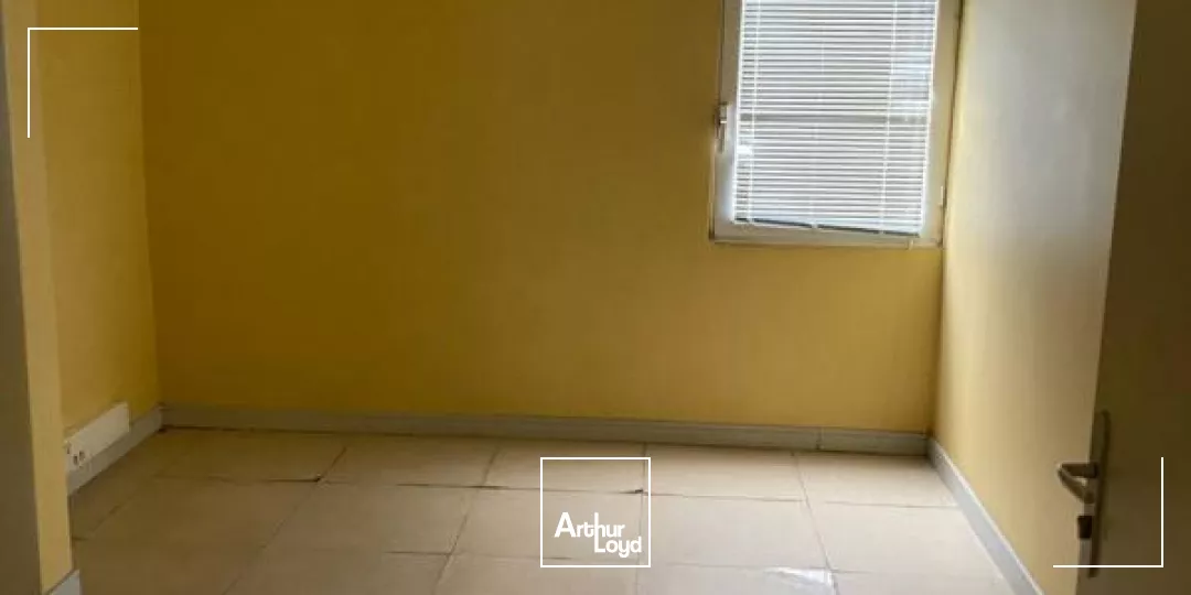 BUREAUX 195 M2 ( Zac de rivière roche )