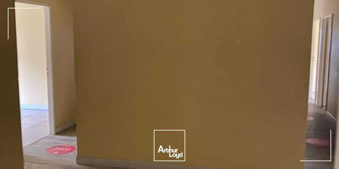 BUREAUX 195 M2 ( Zac de rivière roche )