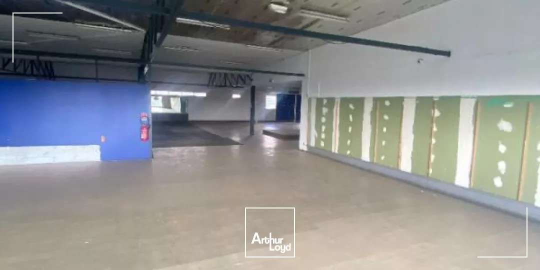 Local commercial 748 m2 Kerlys FdF