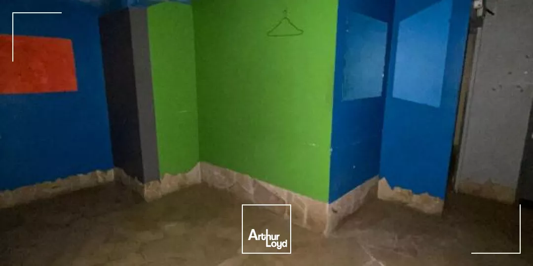 Local commercial 748 m2 Kerlys FdF