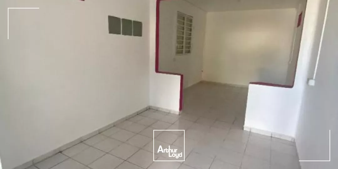 Local commercial / bureau 44 m2 -Sainte-Marie