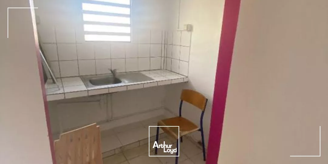 Local commercial / bureau 44 m2 -Sainte-Marie