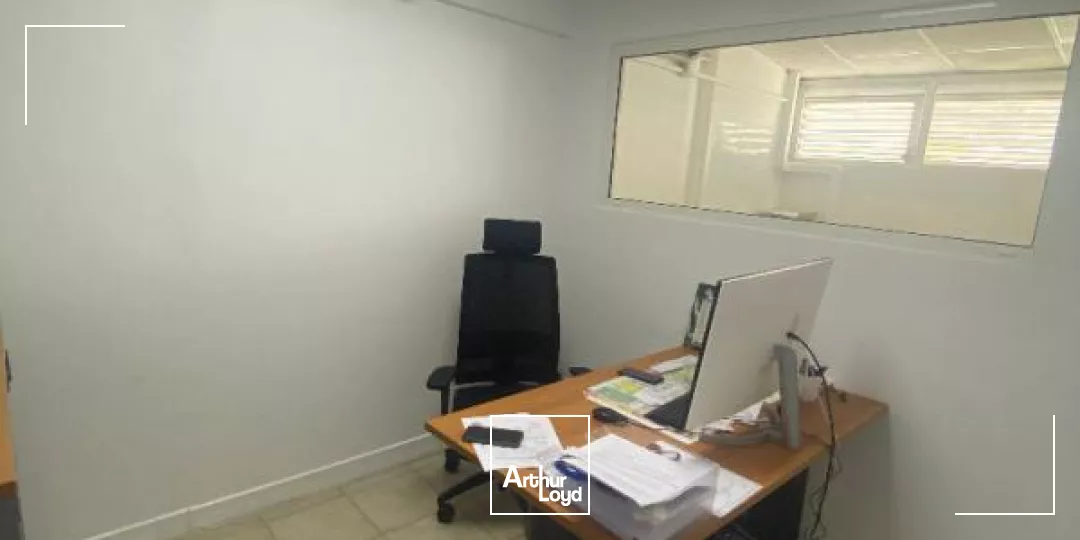 Local commercial / Bureaux 88 m2 Zac de Rivière Roche FdF