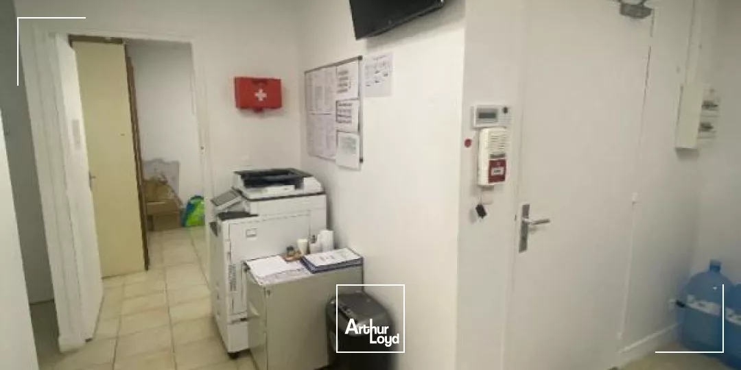 Local commercial / Bureaux 88 m2 Zac de Rivière Roche FdF