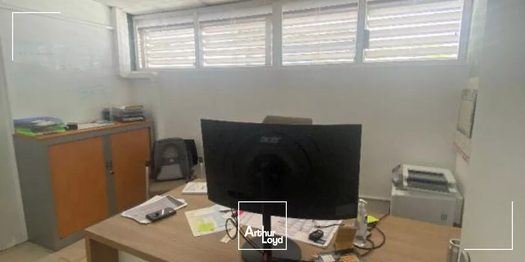 Local commercial / Bureaux 88 m2 Zac de Rivière Roche FdF