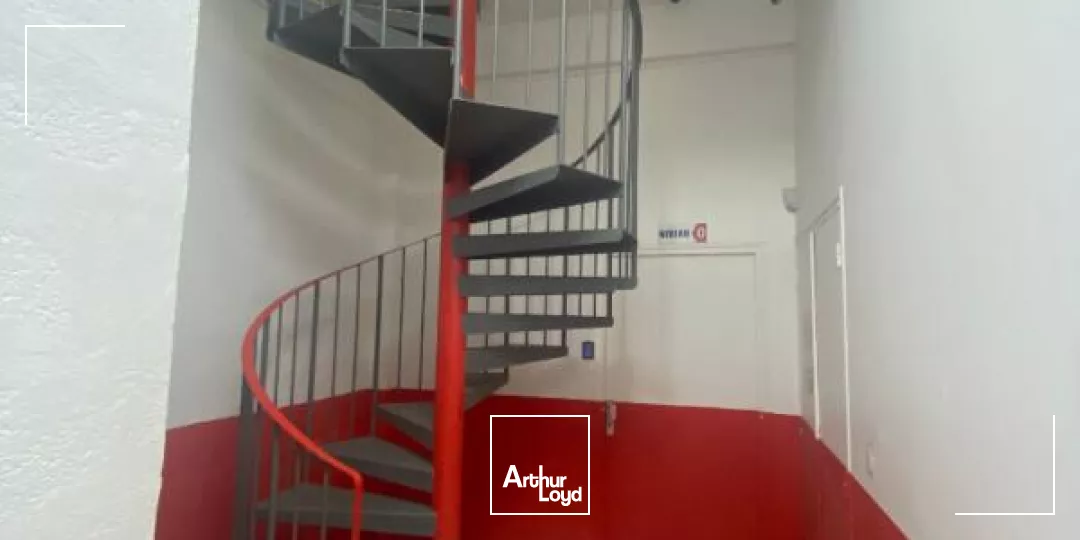 Local commercial / Bureaux 88 m2 Zac de Rivière Roche FdF