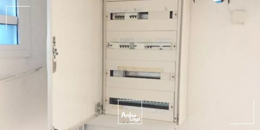 A LOUER entrepôt / local commercial 160 m2 - Schoelcher