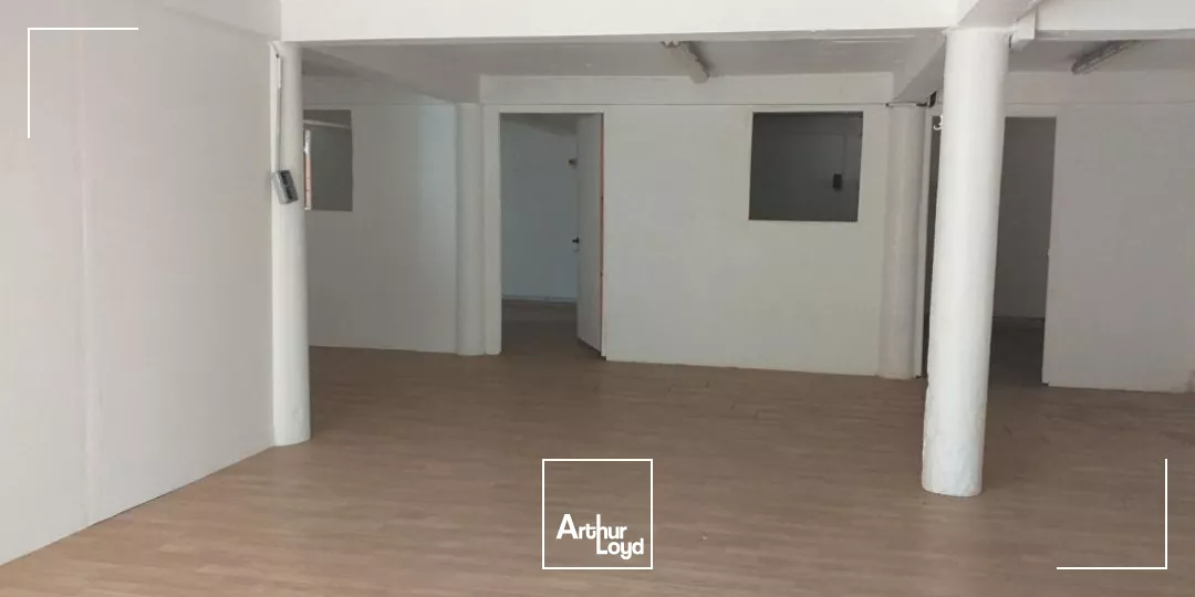 A LOUER entrepôt / local commercial 160 m2 - Schoelcher