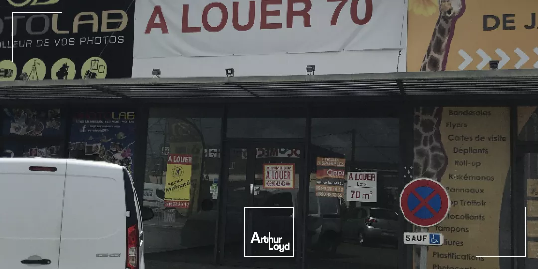 Local commercial Jarry, bonne visibilité 70 m2