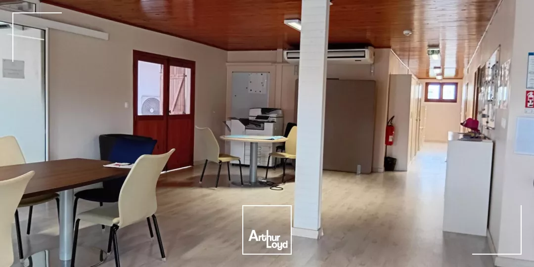 A louer Local commercial Le Lamentin 308 m2