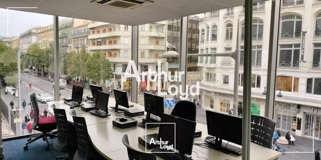 EMPLACEMENT PREMIUM SUR NICE CENTRE POUR DES BUREAUX EN DOUBLE EXPOSITION