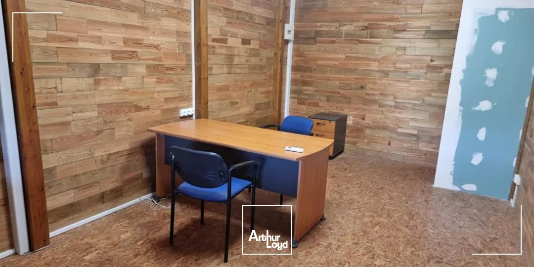 BUREAUX 45 M2 ( Zac Les Coteaux 97228 )