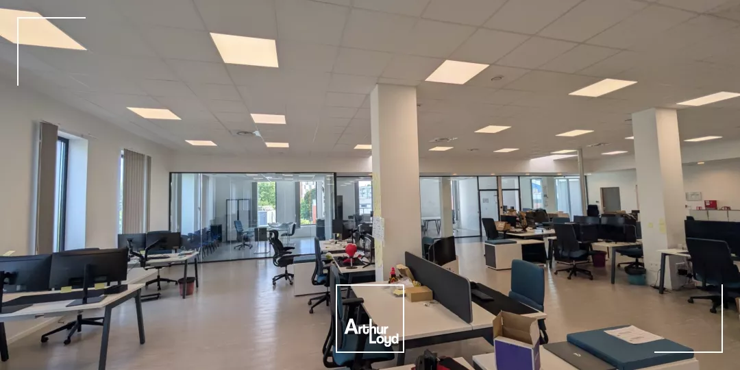 LOCATION BUREAUX 800 M² DIVISIBLES - RER C / A15 - SAINT-GRATIEN
