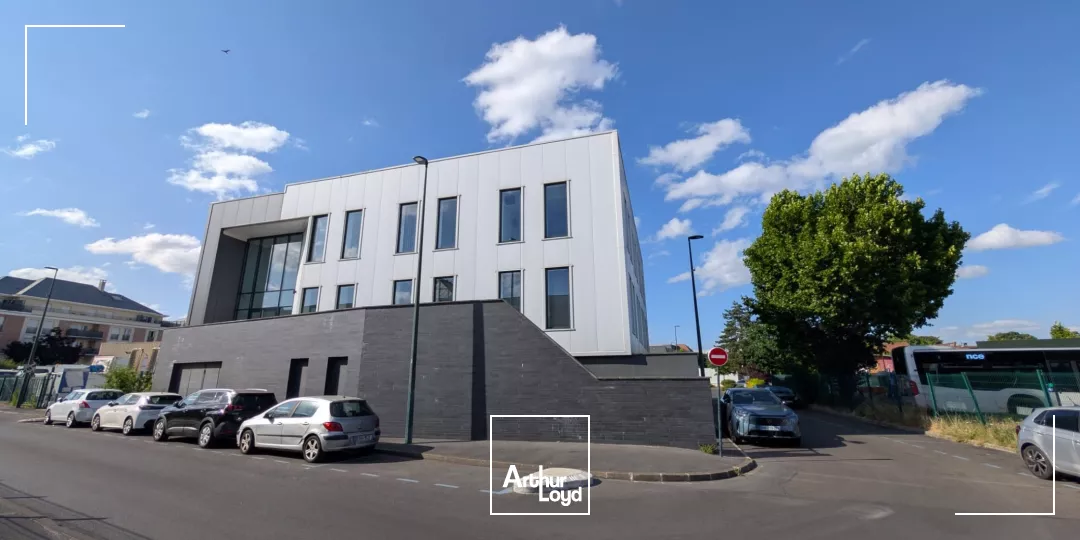 LOCATION BUREAUX 800 M² DIVISIBLES - RER C / A15 - SAINT-GRATIEN