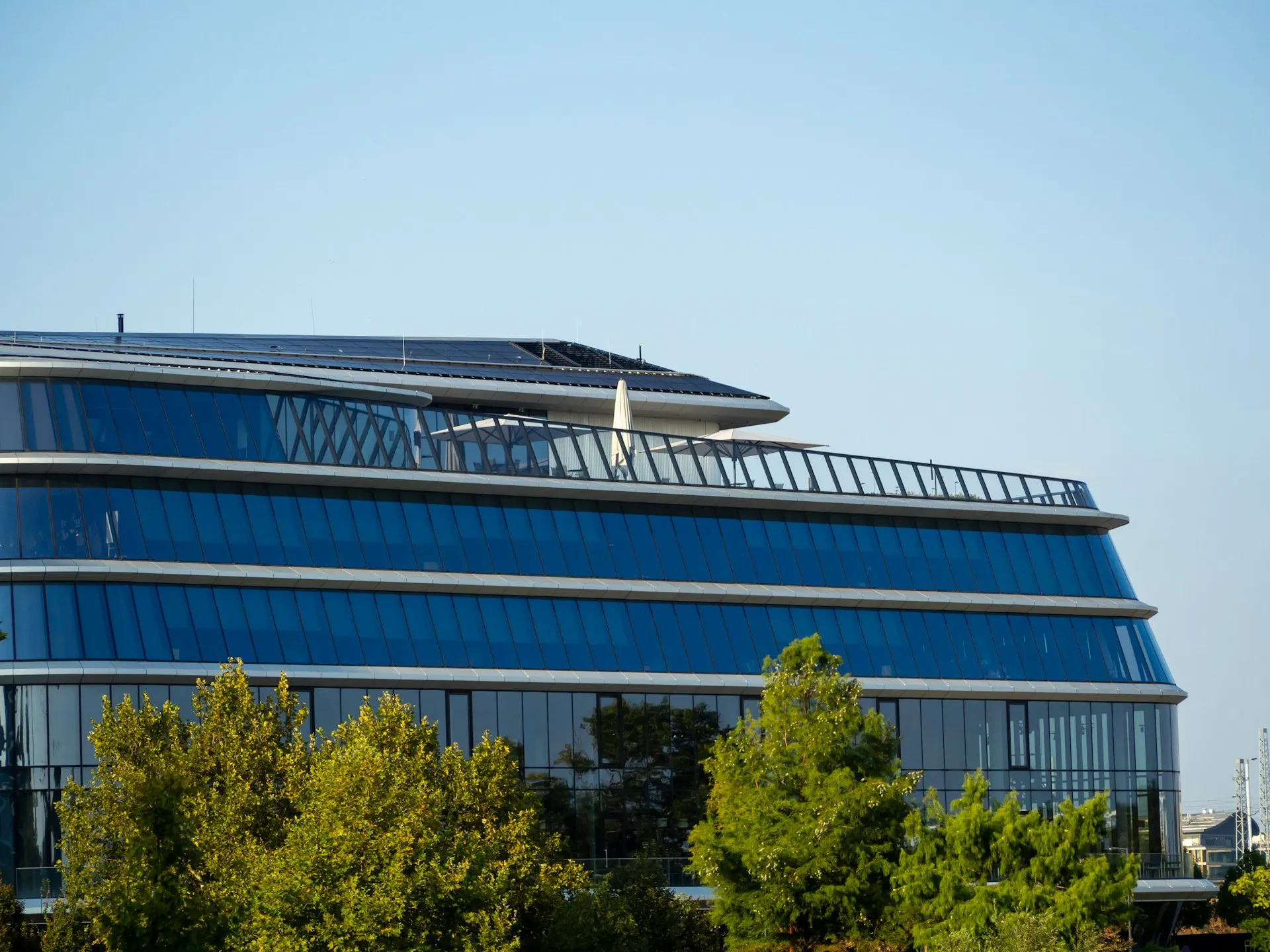 Bureaux toit panneaux solaires