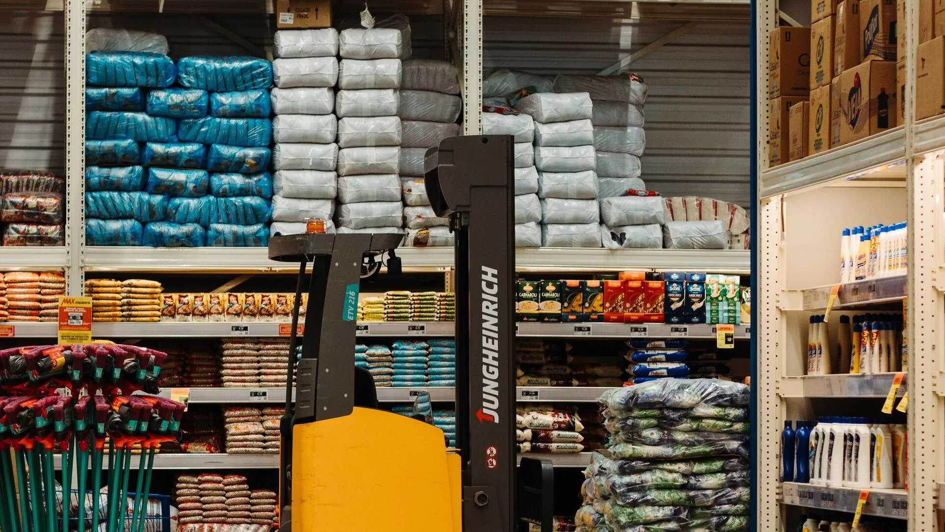 Photo entrepôt logistique