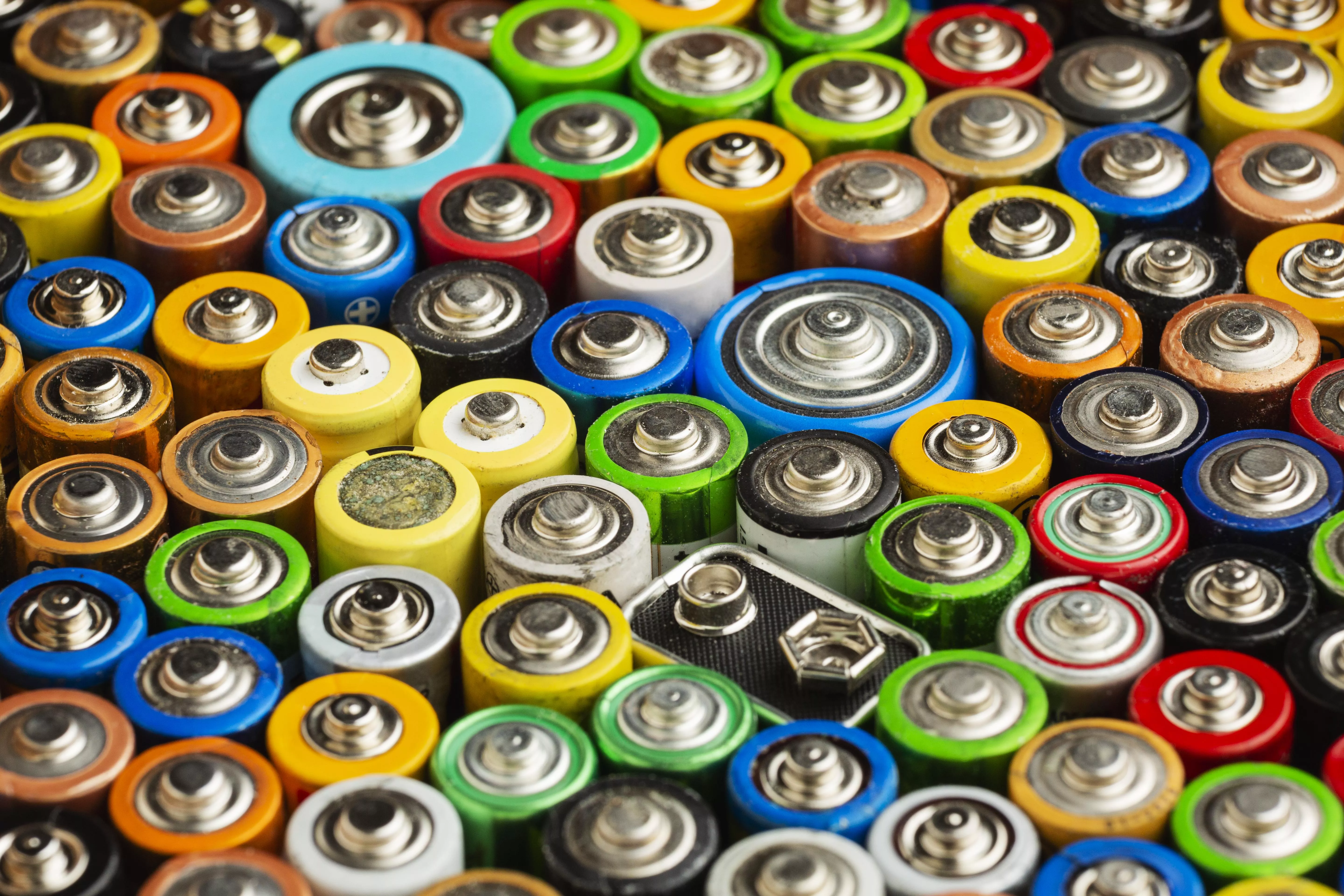 Défi Logistique : comment stocker les batteries Lithium-ion en toute  sécurité ?