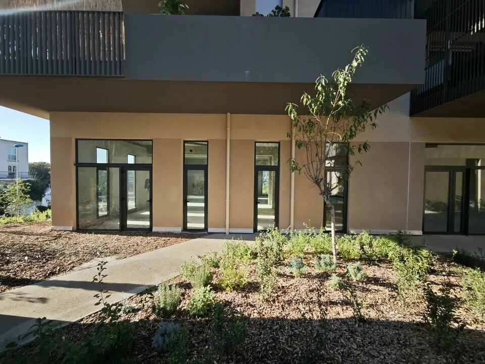 bureaux neufs d'une surface d'environ 392 m² en RDC situés à Cagnes-sur-Mer