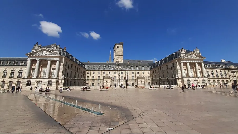 Arthur Loyd Dijon Place de la Libération à Dijon