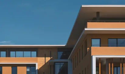 Immeuble de bureaux modernes, illustrant le marché de l’immobilier tertiaire de la Métropole Aix-Marseille