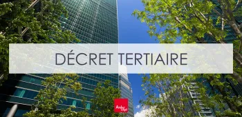 Immeuble en ville avec verdure