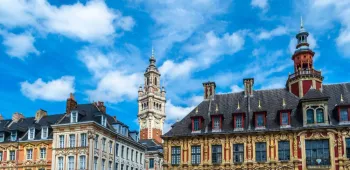 Centre historique de Lille Architecture flamande du centre historique de Lille avec le beffroi de la Chambre de Commerce