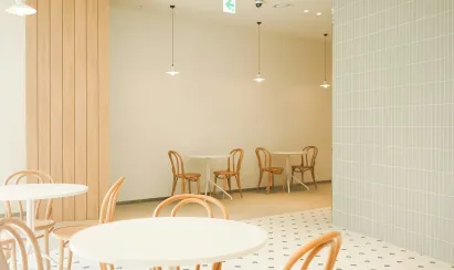 Investir dans la pierre : logement, bureaux, commerce… quelles différences ? Les placements financiers fluctuent au rythme des marchés et beaucoup d'entre nous se tournent vers des options plus stables comme l'immobilier.