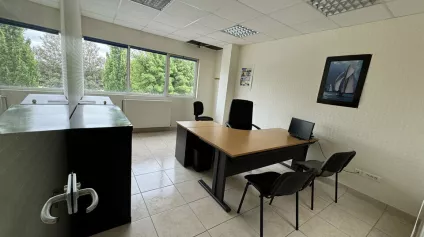 METROPOLE NORD BUREAUX A LOUER 380 M² PARKINGS - Offre immobilière - Arthur Loyd