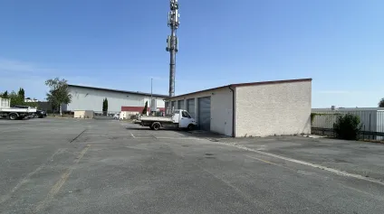 Local d'activités 370 m² avec extérieur et stationnement privatif - Eysines ZAC Mermoz - Offre immobilière - Arthur Loyd