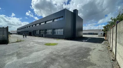 LOCATION BUREAUX NIORT ZONE SAINT LIGUAIRE 1022m2 DIVISIBLE A PARTIR DE 200m2 - Offre immobilière - Arthur Loyd