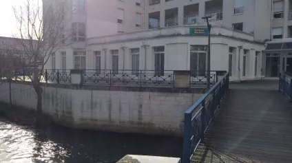 OPPORTUNITE ACHAT HYPER CENTRE NIORT BATIMENT REZ DE CHAUSSE PROCHE DES HALLES - Offre immobilière - Arthur Loyd