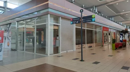 A LOUER CELLULE COMMERCIALE AU SEIN DE LA GALERIE AUCHAN CHATELLERAULT SUD (86) - Offre immobilière - Arthur Loyd