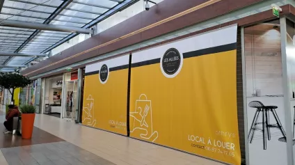 A LOUER CELLULE COMMERCIALE AU SEIN DE LA GALERIE AUCHAN FACE CAISSES CHATELLERAULT SUD (86) - Offre immobilière - Arthur Loyd
