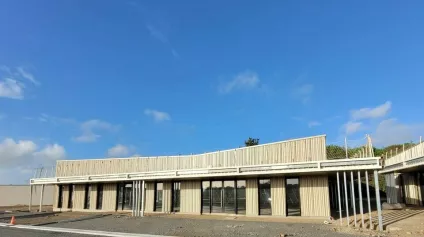 A LOUER LOCAL COMMERCIAL NEUF DE 100 m2 - ZONE COMMERCIALE - LES SABLES D'OLONNE - Offre immobilière - Arthur Loyd