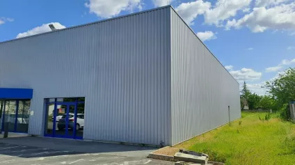 A LOUER PROCHE A10 LOCAL COMMERCIAL B TO B SUR CHATELLERAULT NORD (86) - Offre immobilière - Arthur Loyd