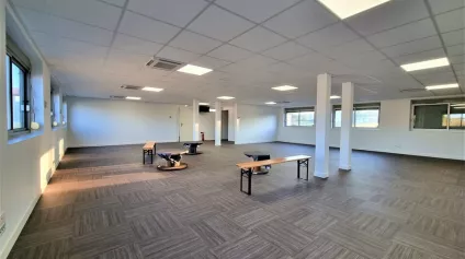 FONTAINE LE COMTE - A LOUER BUREAUX RENOVES SECTEUR AUCHAN / CGR - Offre immobilière - Arthur Loyd