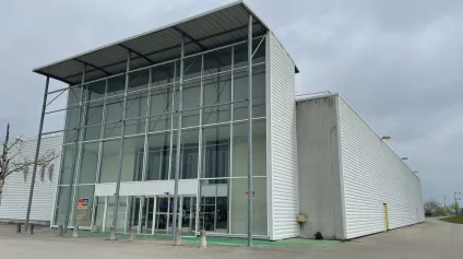 LOCAL COMMERCIAL 2054m2 BELLE VISIBILITE AVEC PARKING PARTHENAY - Offre immobilière - Arthur Loyd