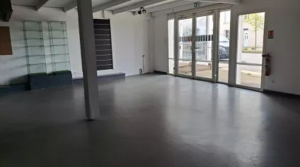 LOCAL COMMERCIAL A LOUER SUR AXE ENTRANT CENTRE VILLE SUR CHATELLERAULT (86) - Offre immobilière - Arthur Loyd