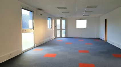 GRAND POITIERS FUTUROSCOPE - BUREAUX A LOUER 134m² PARKING EXTERIEUR - CLIMATISATION - Offre immobilière - Arthur Loyd