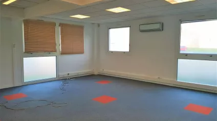 GRAND POITIERS FUTUROSCOPE - BUREAUX A LOUER PETIT LOT DE BUREAUX DE 102m² - PARKING EXTERIEUR - Offre immobilière - Arthur Loyd