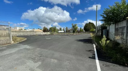 ACHAT BUREAUX NIORT ZONE SAINT LIGUAIRE 1022m2 DIVISIBLE A PARTIR DE 300m2 - Offre immobilière - Arthur Loyd