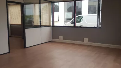 POITIERS ZI REPUBLIQUE - 70 m² DE BUREAUX RENOVES A LOUER - Offre immobilière - Arthur Loyd