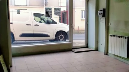 A LOUER LOCAL COMMERCIAL 80m² QUARTIER FAUBOURG DU PONT NEUF POITIERS (86) - Offre immobilière - Arthur Loyd