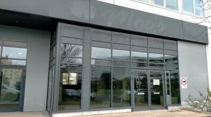 A LOUER LOCAL COMMERCIAL DE 240m² ZONE DU FUTUROSCOPE CHASSENEUIL (86) - Offre immobilière - Arthur Loyd