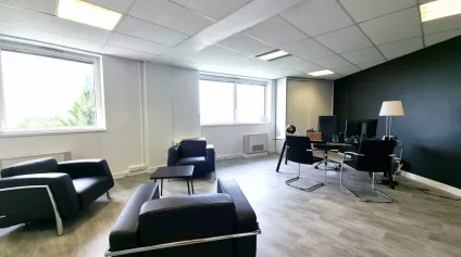 BUREAUX A LOUER CHASSENEUIL FUTUROSCOPE - GRAND POITIERS - 90M² - Offre immobilière - Arthur Loyd