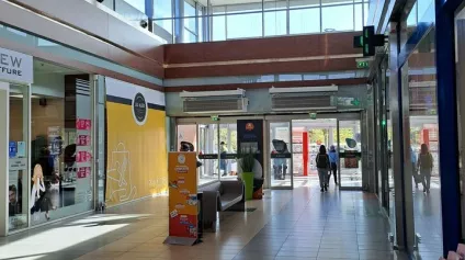 A LOUER CELLULE COMMERCIALE AU SEIN DE LA GALERIE AUCHAN CHATELLERAULT SUD (86) - Offre immobilière - Arthur Loyd