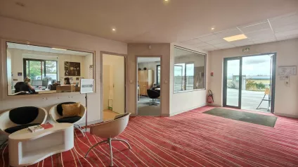 A LOUER - BATIMENT INDUSTRIEL GRAND POITIERS CHASSENEUIL 2800M2 - Offre immobilière - Arthur Loyd