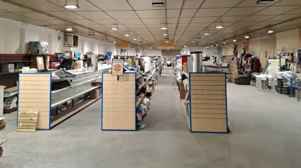 A LOUER LOCAL COMMERCIAL IDEAL PROJET BOWLING ET/OU RESTAURATION SUR LOUDUN (86) - Offre immobilière - Arthur Loyd